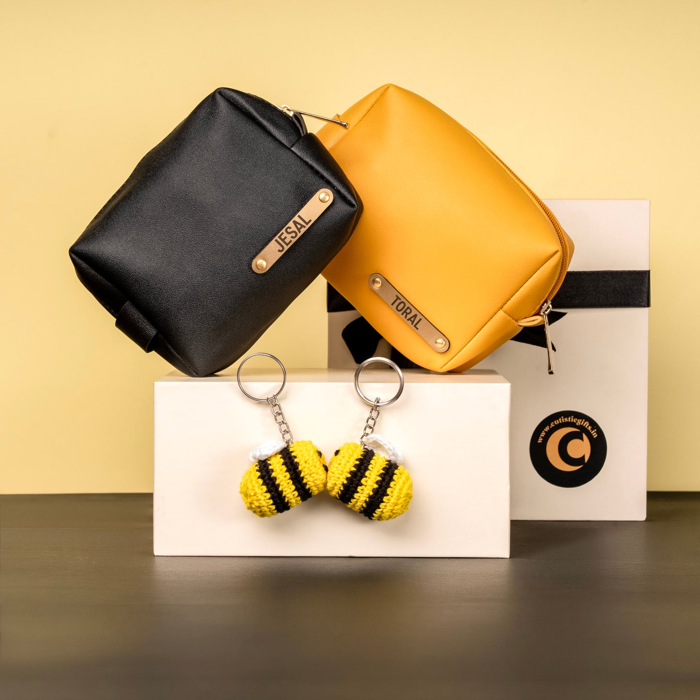 THE KISSING BEES HAMPER
