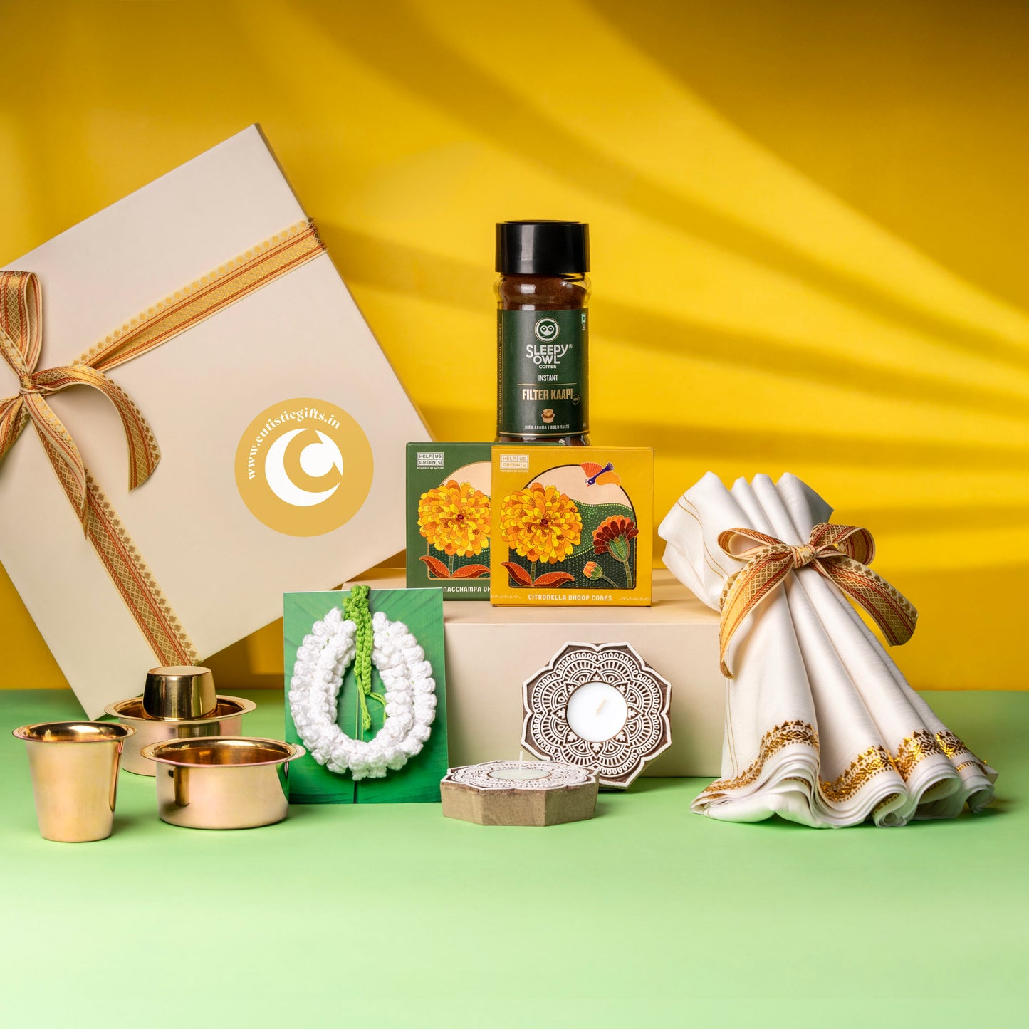 DAKSHIN DELIGHTS HAMPER